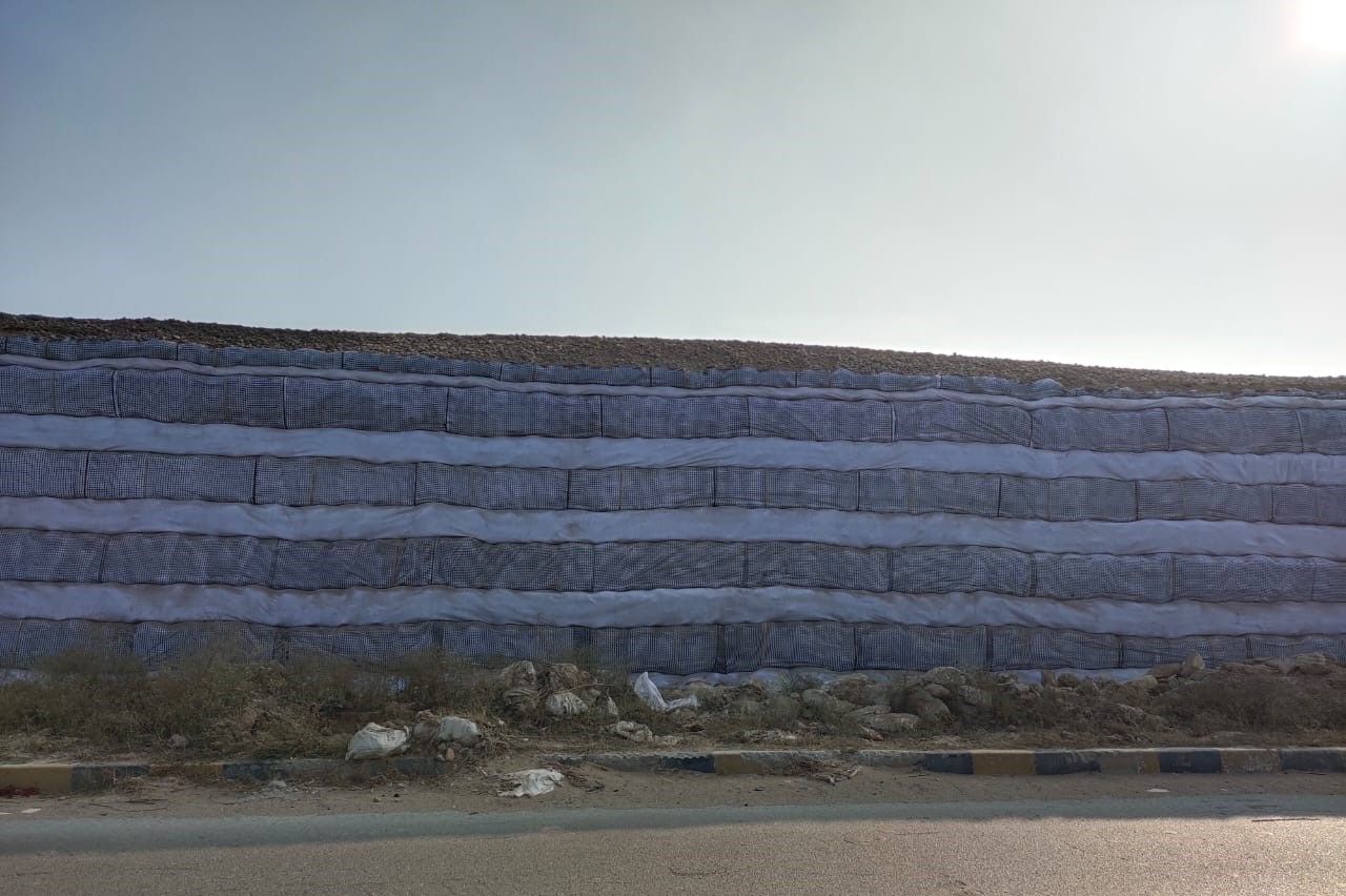 Flyover-walls-constructed-using-geogirds-as-soil-wraps.jpg