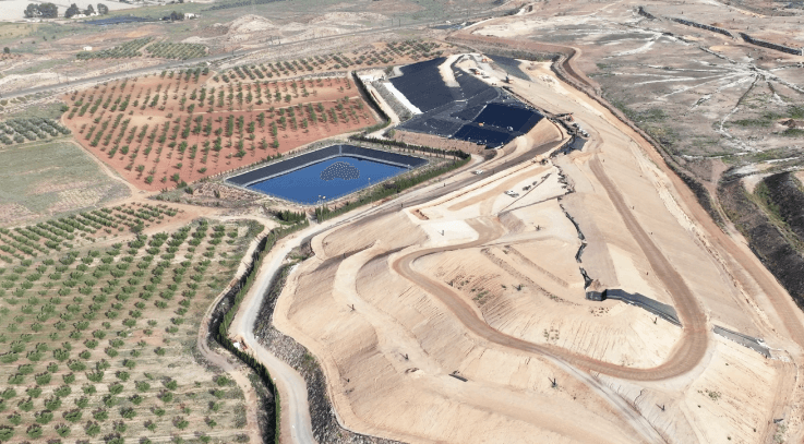 Improved-rainwater-drainage-gas-collection-and-slope-stabilisation-for-landfill-capping-using-StrataGrid-and-StrataDrain-2.png
