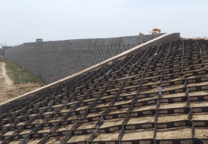 Slope-stability-by-StrataWeb-geocells.png