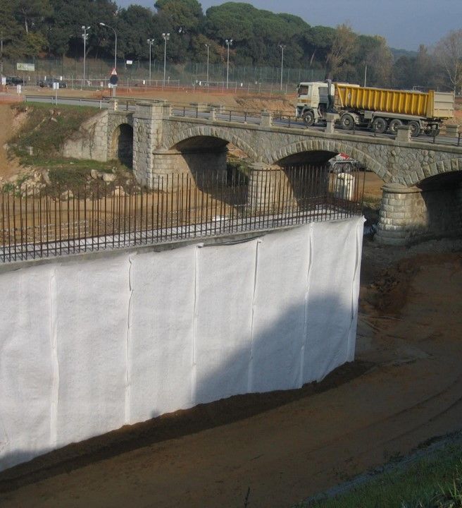Vertical-drainage-by-Strata-Geosystems.jpg